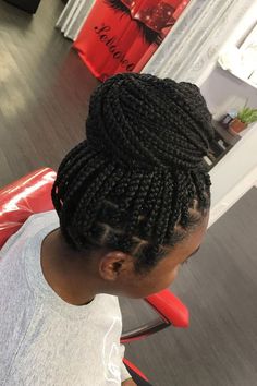 25 Medium Knotless Braids Hairstyles: Stunning Looks for Every Occasion | Lookosm Black Hair Video, Braided Cornrow Hairstyles