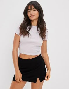 Embrace the comfy vibes with a soft knit fabric and juuuust the right amount of stretch. Cheap Relaxed Fit Mini Skirt For Vacation, Mini Skirt Outfit Summer Casual, Black Mini Skirt Outfit Summer, Black Skort Outfit, Cool Girl Fits, Mini Skirts Outfits Summer, Skort Denim, Black Mini Skirt Outfit, Skort Outfit