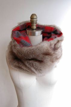 Crochet Scarf Ideas, Scarf Ideas, Diy Scarf, Cowl Scarf, Fur Scarf, Vintage Fur, Fabric Projects, Fur Fashion