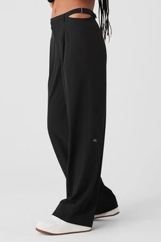 Mid-Rise Showdown Trouser - Black | Alo Yoga Alo Yoga Outfit, Side Belt, Yoga Outfit, Woman Back, Men Street, Back Women, Straight Leg Trousers, Alo Yoga, Yoga Clothes