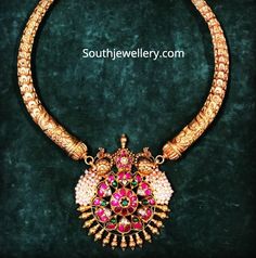 Gold Kanti Necklace, Kanti Necklace Designs, Classic Jewellery, Necklace Photo, Gold Ornament, Jewelry Designing, Goddess Decor, Diamond Necklace Designs