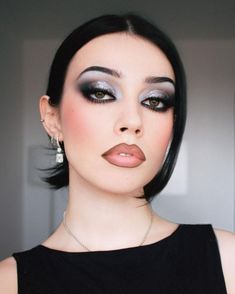 90s Aesthetic Makeup, Beetlejuice Waiting Room, Burlesque Makeup, Room Palette, Rock Makeup, Silver Eyeshadow, 90s Makeup, Dope Makeup, Edgy Makeup