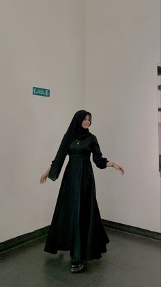 Drescode Black Hijab, Prom Outfits Hijab, Ootd Birthday Party Hijab Black, Black Prom Dress Hijab, Black Dress Classy Hijab, Outfit Prom Night Hijab