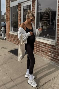 Expecting Mom Outfits, Maternity Inspiration Outfits, Maternity Trendy Outfits, Spring Maternity Outfits 2024, Pregnant Athleisure Outfits, Pregnancy Outfit Inspiration, Baby Bump Outfits Summer, Cute Bump Outfits, Spring Bump Outfits