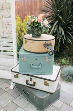 Luggage Decor, Vintage Suitcase Wedding, Old Luggage, Wedding Budget Breakdown, Rustic Wedding Decorations, Travel Theme Wedding