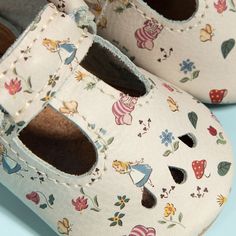 Mary Jane Printed Leather with Alice in Wonderland icons Weathered Brown Sole Soft sole for your infant or toddler Baby Boy Things, Baby Stuff Must Have, Wonderland Icons, Vintage Baby Shoes, Rockabye Baby, Scalloped Collar, Baby Fits, Natural Baby