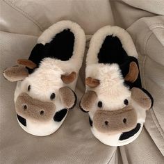 Slipper For Women, Cow Slippers, Cow House, Funny Shoes, Cartoon Giraffe, Teddy Dog, Fashion Kawaii, Fluffy Cows, Animal Slippers