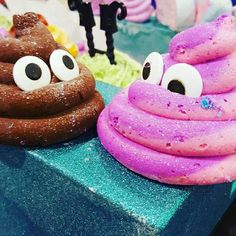 Poop Emoji Bubble Bar from Olive Juice Sweet Pea on Etsy Bubbles Bar, Fireball Recipes, Diy Lush, Emoji Cupcakes, Diy Projects To Make And Sell, Bubble Bar, Olive Juice, Bath Fizz, Candy Lips