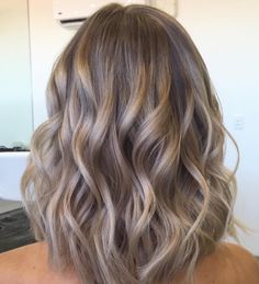 Pinterest jessicavanraalt instagram jessica_vanraalte Short Wavy Hairstyles, Balayage Blonde, Wavy Hairstyles, Medium Long Hair, Short Wavy Hair, Long Bob Hairstyles, Short Wavy, Brown Blonde Hair, Penteado Cabelo Curto