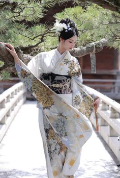 Japanese Royalty Aesthetic, Japanese Kimono Fashion Modern, Japanese Royalty Clothing, Japanese Princess Kimono, Japanese Kimono Aesthetic, Yukata Aesthetic, Traditional Kimono Japan, Japanese Dress Traditional, Japan Traditional Clothes