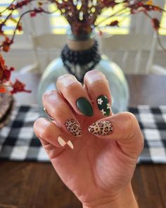 Cheetah Print Fall Nails, Popular Gel Nails, Fall Manicure Nails, Cosmology School, Summer To Fall Nails, Green Fall Nail Designs, Subtle Fall Nails, Nail Art Designs Fall, Fun Fall Nails