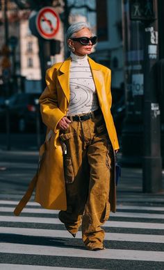 Mint And Orange Outfit, Menswear Women Street Style, Fem Tomboy Outfits, Kahlana Barfield Style, Dc Street Style, Green And Yellow Outfit, Yellow Pants Outfit, Grece Ghanem, Over 40 Fashion