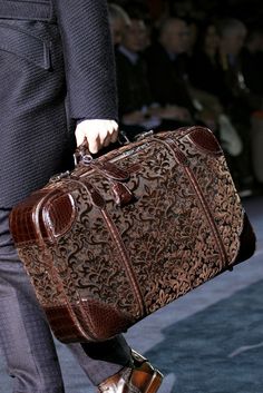 Luxury Suitcase, Gucci Menswear, Gucci Runway, Mens Bags Fashion, Frame Purse, Friends Fashion, Menswear Collection