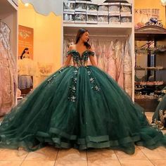 Green Sweet 16 Theme Dress, Tiana Green Quinceanera Dresses, Quinceanera Dresses Emerald Green Long, Green Theme Sweet 16, Quinceanera Dresses Green Emerald, Emerald Green Quince Dresses With Gold, Quincenera Dresses Emerald, Emerald And Gold Quince Theme, Dark Green Qinsenara Dresses