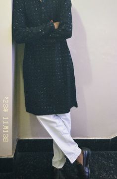 Traditional Boys Aesthetic, Men In Kurta Aesthetic, Kurta Poses For Men, Aesthetic Kurta Poses For Men, Black Kurta Poses For Men, Poses For Boys In Kurta, Indian Boys Pic, Boys In Kurta Aesthetic Pics, Cute Indian Guys