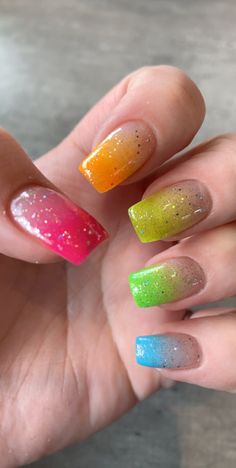 Ombre Orange And Yellow Nails, Red Blue Green And Yellow Acrylic Nails, Pink And Yellow Glitter Nails, Rainbow Nail Art Designs Simple, Yellow Glitter Nails, Rainbow Glitter Nails, Nails Rosa, Gel Ombre