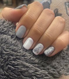 Grey Christmas Nails, Christmas Nails Easy, Silver Nails, Christmas Nail Designs, Minimalist Nails, Short Acrylic Nails, Love Nails