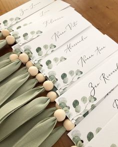 Cardboard Place Card With Ribbon and Wooden Pearl or Without - Etsy Penanda Buku, Cheap Gift, Wedding Favors Cheap, Favor Ideas, Fabric Christmas Ornaments, Theme Wedding, Cheap Wedding, Place Card, Wedding Favor