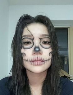 Skeleton Makeup Aesthetic Easy, Halloween Costumes Skull Make Up, Tiktok Skeleton Makeup, Tate Skull Makeup Easy, Halloween Face Makeup Scull, Asian Halloween Characters, Skeleton Make Up Look, Cute Halloween Face Makeup, Skeleton Girl Makeup