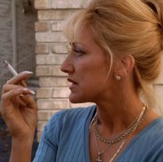 Edie Falco The Sopranos, The Sopranos Carmela, Carmela Soprano Jewelry, Carmella Soprano Nails, Carmela Soprano Aesthetic, Carmela Soprano Nails, Carmela Soprano Costume, Carmella Soprano Style, Carmela Soprano Outfits