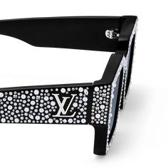 LOUIS VUITTON® - Lv Clash Pearls & Strass Sunglasses - Black Kash Doll, Natural Hair Removal, Mask Shapes, Designer Glasses, Louis Vuitton Official, Fashion Inspiration Design, Luxury Sunglasses, Mens Spring, New Black