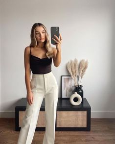 Ootd Instagram Post Ideas, Trousers And Bodysuit Outfit, Wide Pant Leg Outfit, Lily Clark, Wide Leg Trousers Outfit, Wide Legged Trousers, Fashion Weeks, Professional Outfits