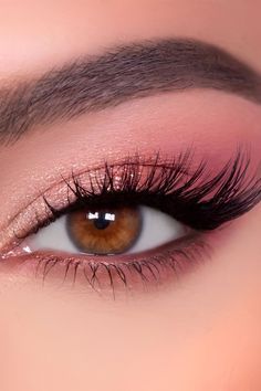 Cute Graduation Makeup Looks, Formal Make Up Ideas, Simple Pink Eye Makeup Looks, Pink Simple Eyeshadow, Cute Eyeshadow Ideas Simple, Teen Makeup Ideas, Natural Pink Makeup Look, Eyeshadow Pictures, Pink Eyeshadow Looks