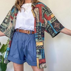 90s Outfit Shorts, Vintage 90s Outfit, Outfit Shorts, Plain White T Shirt, Estilo Hippie, 80s Outfit, 90s Outfit, Layering Outfits, Tshirt Outfits