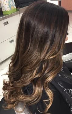 Rambut Brunette, Golden Blonde Hair, Hair Color Caramel, Brown Hair Inspo, Chocolate Hair, Brunette Hair With Highlights, Black Hair With Highlights, Dark Hair With Highlights, Caramel Hair