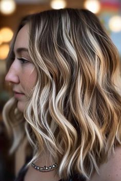 Take your look to the next level with mocha swirls and blonde balayage. This style offers a delicious blend of intertwining mocha brown and blonde balayage to create a multi-tonal dimension and depth for a high-contrast ad high-profile style that enhances all textures. Click here to check out more stunning blonde balayage hair color ideas right now. Brown Root With Blonde Highlights, Highlights With Root Tap, Brown Roots Blended Into Blonde, Blonde Highlights Root Tap, Highlight Root Touch Up, Blonde Balayage Honey, Buttery Blonde, Color Safe Shampoo, Dark Roots Blonde Hair