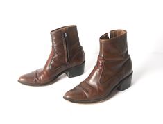 Vintage 60's -70's beatle boots Mens size 9 listed, please consult measurements for best fit Interior sole length - 10.5 inches Heel - 2 inches Width at widest - 4 inches Total Height as measured from heel to top - 6.5 inches Leather boots Great condition sh44 1960s Men, Chelsea Leather Boots, Beatle Boots, Boots Mens, 5 Inch Heels, Vintage 60s, Vintage 70s, Boots Men, Leather Boots