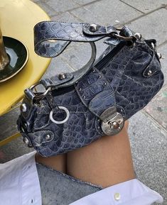 Minimalistic Style, Guess Bags, Bags Aesthetic, Mode Inspo, Balenciaga City Bag