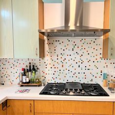 Brio 1" glass mosaic tile in a blend of white, orange, red, blue & green in a fun midcentury kitchen backsplash. Mcm Kitchen, 70s House, Stone Backsplash, Glass Tile Backsplash, Backsplash Kitchen