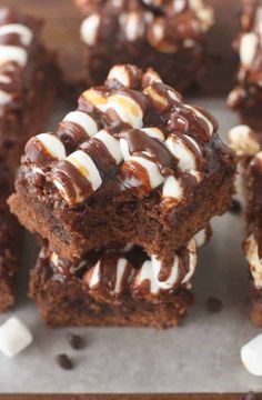 there are chocolate brownies with marshmallows on top