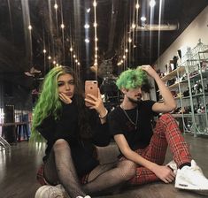 Couples Hair Dye Goals, Matching Hair Colors For Friends, Matching Hair Dye Friends