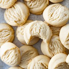 a bunch of cookies that have been cut in half