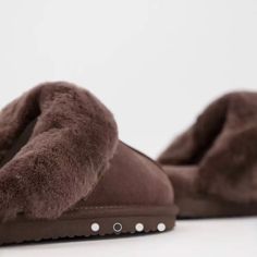 Redfoot Sheepskin Mule Slippers In Chocolate Brown Warm, Cozy Slippers New In Box Uk 3, Us 5, Eu 36 Super Cozy And Warm Suede Upper Sheepskin Lining Lining: 100% Sheepskin, Sole: 100% Rubber, Upper: 100% Sheepskin. Makes A Great Gift For Back To School, Back To College, Housewarming Gift Ideas, Warm Slippers, Home Slippers, Shearling Slippers, Chocolate Brown Slippers, Soft Slippers, House Shoes, Gift Ideas , Holidays Gift Ideas, Homey Gifts, Super Cute House Slippers, Soft And Cozy Slippers, Br Brown Sheepskin Closed Toe Slippers, Shearling Slippers With Faux Fur Lining And Round Toe, Brown Winter Slippers With Plush Lining, Winter Sheepskin Slippers With Suede Lining, Winter Brown Slippers With Suede Lining, Brown Fluffy Slippers With Round Toe, Brown Sheepskin Slippers With Round Toe, Brown Sheepskin Round Toe Slippers, Sheepskin Slippers With Plush Lining And Round Toe