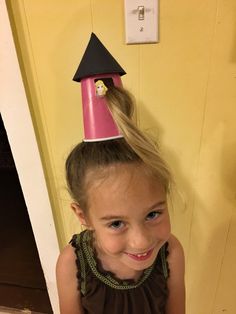 Crazy hair day - Rapunzel in her tower. Most of her hair is in a bun under the cup. The cup is bobby pinned. Stayed up all day! Carnaval Make-up, Costume Carnaval, Crazy Hat Day, Hat Day, Wacky Hair Days, Crazy Hats, Crazy Hair Day, Wacky Hair, A Pony