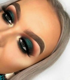 Machiaj Smokey Eyes, Chic Makeup, Green Makeup, Green Eye, Exterior Makeover, Green Eyeshadow