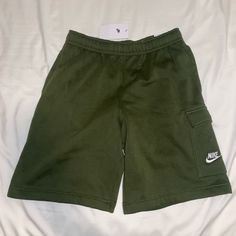 Nike Regular Fit @ Knees Length Shorts Nike Athletic Shorts With Pockets For Summer, Nike Summer Athletic Shorts With Pockets, Nike Green Athleisure Bottoms, Nike Sporty Summer Pants, Summer Athleisure Shorts With Cargo Pockets, Summer Athleisure Cargo Shorts, Casual Bermuda Pants With Side Pockets, Casual Green Short Bottoms, Nike Athletic Shorts With Pockets