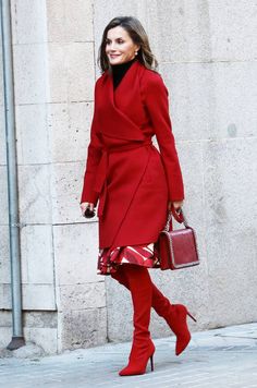 Duchesse Catherine, Girls Attire, Style Royal, Fashion Dictionary, Royal Clothing, Royal Style, Queen Letizia, Red Coat, Coat Outfits