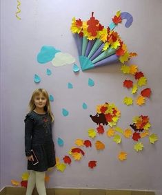 Decoration Creche, Flower Crafts Kids, Fall Classroom Decorations, School Kids Crafts, Crafts For Kids Paper, Graduation Crafts, Art And Craft Videos, Kindergarten Crafts, Diy Paper Crafts Decoration