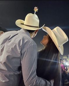 Country Couple Photoshoot, Couple Photoshoot Ideas, Foto Cowgirl, Country Couple, Chestnut Springs, Cute Country Couples, Couple Goals Teenagers Pictures, Country Couples