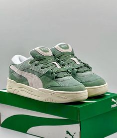 The PUMA 180 gets the ?exclusive treatment. Embodying PUMA’s archives, the 180 represents ‘90s skate culture with its chunky form and low profile uppers. Aesthetic Sneakers, 90s Skate, White Nike Shoes, Pretty Shoes Sneakers, Shoes Outfit Fashion, Exclusive Shoes, Chunky Shoes, Cute Sneakers, Fresh Shoes