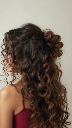 Discover stunning long curly hairstyles with layers bangs wedding styles cute natural looks for men school prom easy styles and wedding guest inspiration From natural hair to effortlessly styled curls find 20 ideas for a fresh new look Messy Curls Wedding Hair, Wedding Guest Hair Natural Curly, Haïr Style For Prom, Long Layered Curly Hairstyles, Curly Hair Wedding Styles Half Up, Wedding Guest Hair Down Curls, Curly Hair Styles Formal, Bridesmaid Hair For Curly Hair, Curly Event Hairstyles