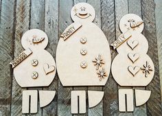 This Primitive Snowman family is a cute addition to your home decor for winter. This set comes with 3 different sizes of snowman measuring approximately 4.25x6", 4.5x7.8" and 5.8x9". Each one comes with a stand you will glue on the backside. All pieces are cut from 1/8" MDF. Paint, stain ,glue and embellishments are NOT included. **LISTING FOR UNFINISHED KIT** Primitive Snowman, Snowman Family, Christmas 3d, Primitive Snowmen, Family Diy, Laser Machine, Paint Stain, Wood Pieces, Christmas Gnome