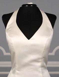 the back of a white dress on a mannequin