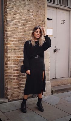 Edgy Midi Dress Outfit, Monochrome Looks Outfit, Black Knit Maxi Dress Outfit, Thick Middle Outfits, Grunge Fall Photoshoot, Black Maxi Dress Fall Outfit, Professional All Black Outfits Women, All Black Outfit Photoshoot Ideas, Black Long Skirt Outfit Ideas