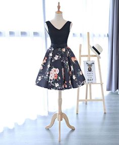 Floral Print Mini Dress For Prom, Black Floral Print Dress For Prom Season, Cute V, Dress Homecoming, Cute Prom Dresses, Short Homecoming Dress, Short Prom Dress, Short Prom, Stretch Satin