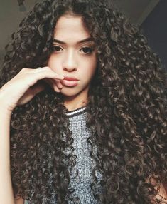 Hair goals Side Curly Hairstyles, Evening Hairstyles, Hair Upstyles, Oval Face Hairstyles, Shoulder Hair, Boys With Curly Hair, Beautiful Curly Hair, Curly Girl Method, Short Curly Hair